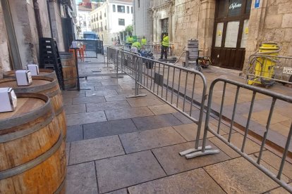 Obras para la instalación del pavimento podotáctil en la calle San Lorenzo.