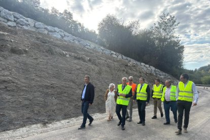 El director general de Carreteras de Castilla y León acudió a comprobar cómo han finalizado las obras de consolidación del talud en la carretera BU-550.
