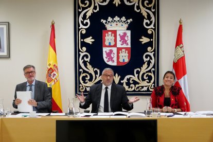 El presidente de las Cortes Carlos Pollán en la reunión de la Junta de Portavoces