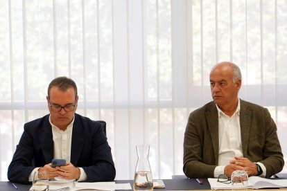 El portavoz del PP Ricardo Gavilanes junto a Miguel Ángel García Nieto en la reunión de la Junta de Portavoces