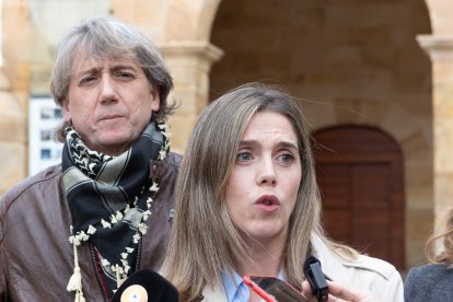 El secretario general del PSCyL y candidato a la Presidencia de la Junta, Carlos Martínez, y la secretaria de Igualdad del PSCyL, Lorena Valle, participan en la jornada ‘Mujeres que sostienen el territorio’