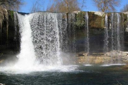 Imagen de la cascada de Pedrosa de Tobalina.
