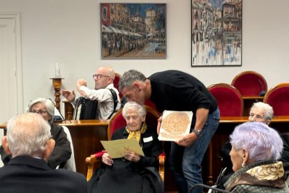 Homenaje a los vecinos de Aranda más longevos