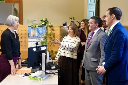 El consejero de la Presidencia, Luis Miguel González Gago, presenta la resolución de las ayudas a los Servicios de Asistencia a Municipios de las diputaciones provinciales de Castilla y León junto al presidente de la Diputación Conrado Íscar