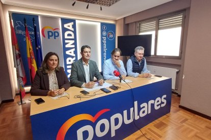 Comparecencia en Miranda de los parlamentarios y concejales del PP.