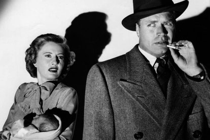 Barbara Stanwyck y John Lund en 'Mentira latente'.