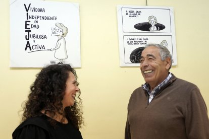 Alfonso Revuelta, vecino de Villanubla (Valladolid), participa junto a Sandra Martínez, terapeuta de Fundación Hospitalarias Valladolid, en un programa de detección precoz del deterioro cognitivo