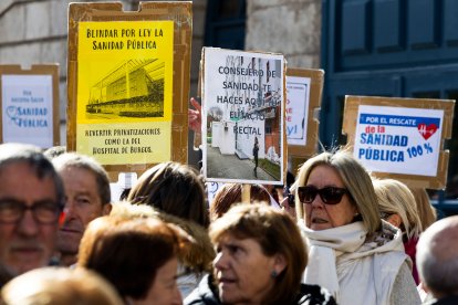 3.500 burgaleses participaron en la manifestación organizada por la Plataforma de la Sanidad Pública de Burgos.