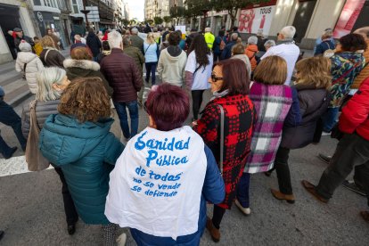 3.500 burgaleses participaron en la manifestación organizada por la Plataforma de la Sanidad Pública de Burgos.