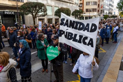 3.500 burgaleses participaron en la manifestación organizada por la Plataforma de la Sanidad Pública de Burgos.