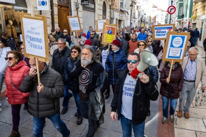3.500 burgaleses participaron en la manifestación organizada por la Plataforma de la Sanidad Pública de Burgos.