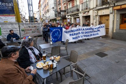 3.500 burgaleses participaron en la manifestación organizada por la Plataforma de la Sanidad Pública de Burgos.