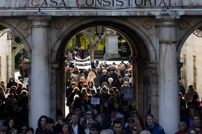 3.500 burgaleses participaron en la manifestación organizada por la Plataforma de la Sanidad Pública de Burgos.