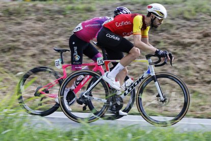 Jesús Herrada, junto a su futuro compañero Carlos García Pierna en la pasada edición de La Vuelta.