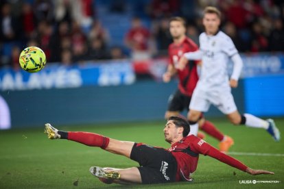 Imagen del partido entre el CD Mirandés y el Burgos CF.