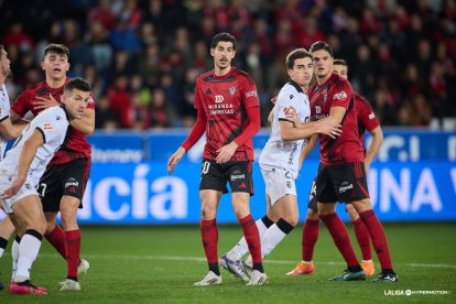 Imagen del partido entre el CD Mirandés y el Burgos CF.