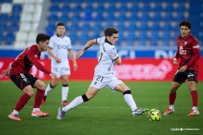 Imagen del partido entre el CD Mirandés y el Burgos CF.