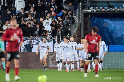 Imagen del partido entre el CD Mirandés y el Burgos CF.