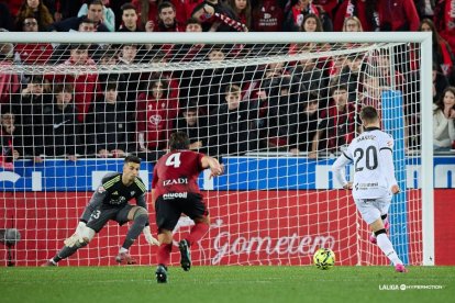 Imagen del partido entre el CD Mirandés y el Burgos CF.