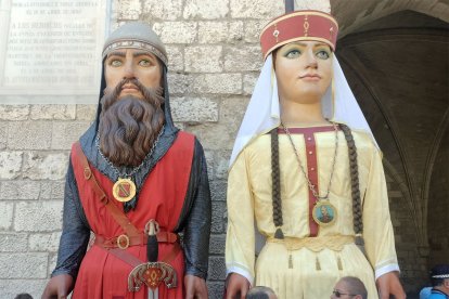 Los gigantones del Cid y doña Jimena.
