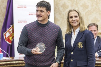 El salón de plenos de la Diputación Provincial de Burgos acogió la entrega de premios de Fundación Mapre que presidió la Infanta Elena.