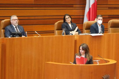 La portavoz del Grupo Parlamentario Socialista, Patricia Gómez, durante el debate de totalidad del Proyecto de Ley de Presupuestos Generales de la Comunidad de Castilla y León para 2026.