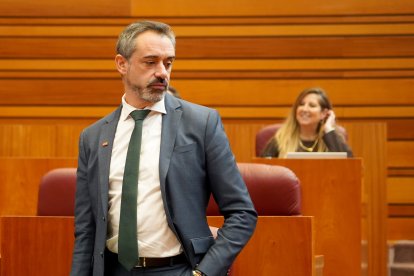 El portavoz del Grupo Parlamentario Vox, David Hierro, durante el debate de totalidad del Proyecto de Ley de Presupuestos Generales de la Comunidad de Castilla y León para 2026.