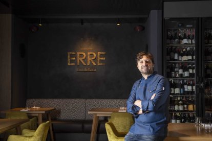 Restaurantes con estrella Michelín en Castilla y León. En la imagen Alberto Molinero, chef de Erre de Roca, en Miranda de Ebro (Burgos)