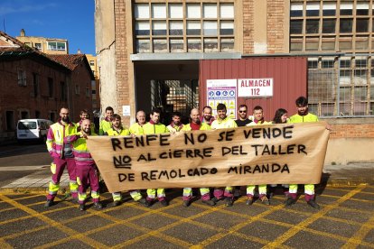 Operarios de Santander solidarizándose con Miranda.
