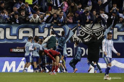 El Málaga se llevó el partido con un gol en el 90 tras una segunda parte brillante del Mirandés.