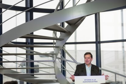 El presidente de la Junta de Castilla y León, Alfonso Fernández Mañueco, visita la empresa Moralejo Selección.