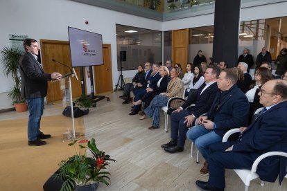 El presidente de la Junta de Castilla y León, Alfonso Fernández Mañueco, visita la empresa Moralejo Selección.