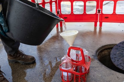 Este es el proceso que se sigue de toma de muestras y de trabajo en el laboratorio de Aguas de Burgos.
