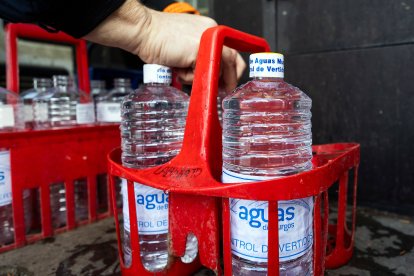 Este es el proceso que se sigue de toma de muestras y de trabajo en el laboratorio de Aguas de Burgos.
