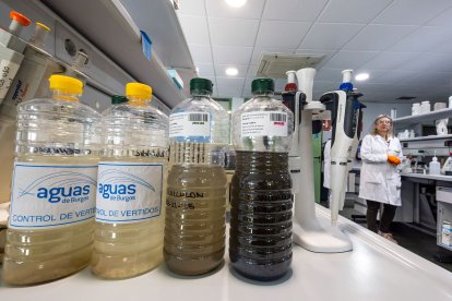 Este es el proceso que se sigue de toma de muestras y de trabajo en el laboratorio de Aguas de Burgos.