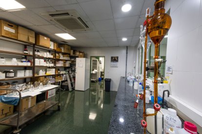 Este es el proceso que se sigue de toma de muestras y de trabajo en el laboratorio de Aguas de Burgos.