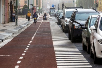 Un momento de la inauguración del carril bici de la avenida Constitución en Burgos.