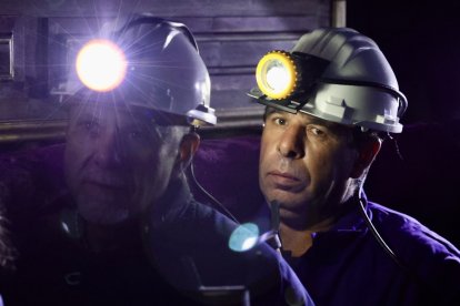 El colectivo Sangre Minera-Instituto de Estudios Montaña Central organiza una Procesión nocturna en honor a santa Bárbara en La Robla (León) con salida de la Mina Escuela y llegada a la iglesia de la localidad