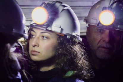 El colectivo Sangre Minera-Instituto de Estudios Montaña Central organiza una Procesión nocturna en honor a santa Bárbara en La Robla (León) con salida de la Mina Escuela y llegada a la iglesia de la localidad