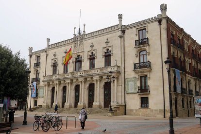 Palacio de Capitanía, actual sede de la Comandancia Militar de Burgos, Soria y Cantabria y Museo Histórico Militar de Burgos. 