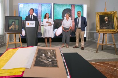 Presentación de los objetos y documentos restaurados.