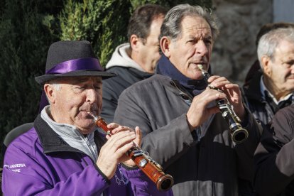 Instante del pasacalles celebrado con motivo del Día del Dulzainero