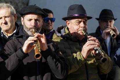 Instante del pasacalles celebrado con motivo del Día del Dulzainero