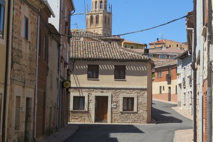 Calle de la Fuente, que sube hasta la iglesia.