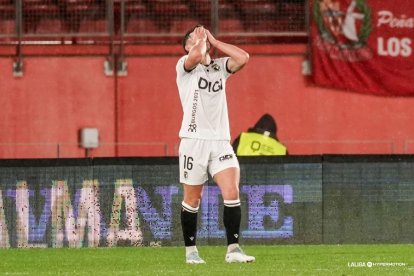 Imagen del partido entre el Almería y el Burgos CF.