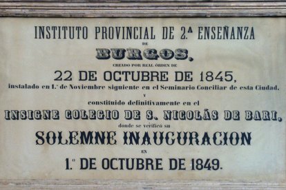 El Instituto se creó en 1845, pero comenzó en el Colegio de San Nicolás en 1849.