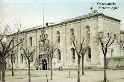 Exterior del Colegio de San Nicolás en 1879.