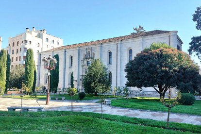 Imagen actual del centro de enseñanza, en la plaza Luis Martín Santos.