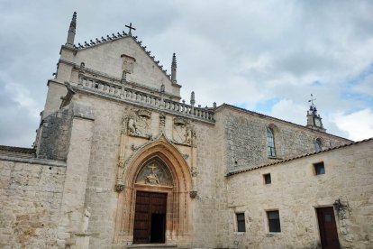 Entrada a la iglesia de la Cartuja de Miraflores.