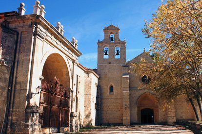 Entrada a la iglesia del monasterio de San Juan de Ortega.